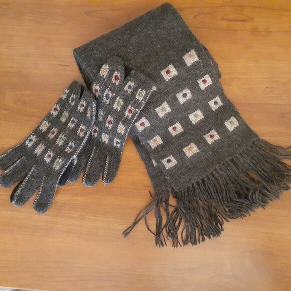 Vintage Chapare Alpaca Wool Scarf and Gloves - Picture 1 of 12